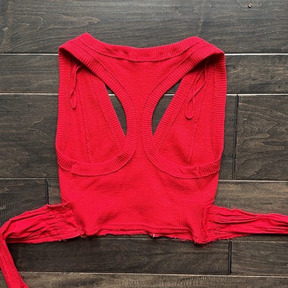 Free People XS red V neck cropped tank that wraps/ties! - Picture 3 of 4